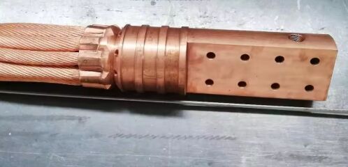 สายไฟฟ้าเย็นน้ําประเภทอุตสาหกรรมสําหรับเตาอบอาร์คไฟฟ้า (EAF)